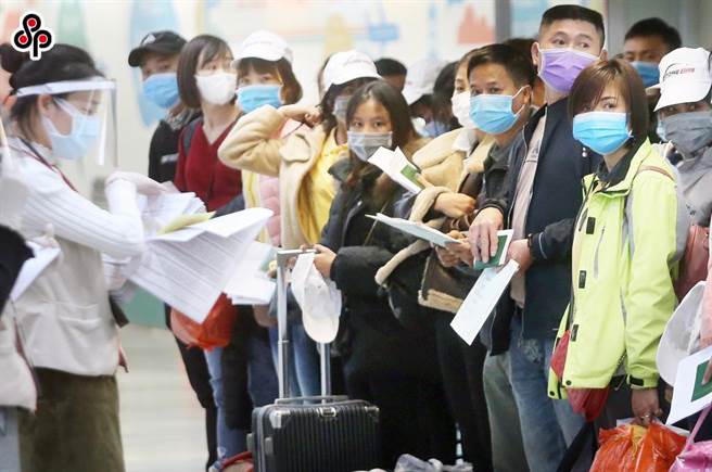 近日发生移工在自主健康管理期间，经仲介公司安排混居一事，引发外界疑虑。（报系资料照）