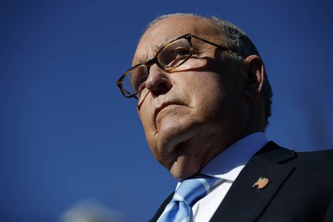 白宫经济顾问柯德洛表示，川普在明年1月准总统拜登宣誓就职之前，不会再对陆商品加徵关税。（美联社）