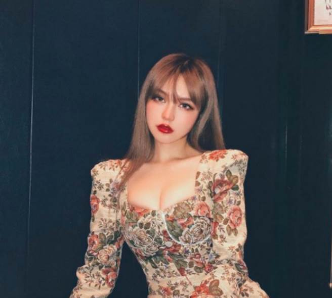 大陆网红周扬青。(图/ 摘自周扬青IG)