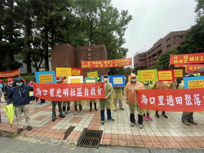 大园区海口里长郑清木呼吁政府不要再「鸵鸟心态」，盼政府能积极改善想要被徵收但未被徵收的居民权益，拒绝居住在噪音、空污、生活机能差的环境。（海口里长郑清木提供／姜霏桃园传真）