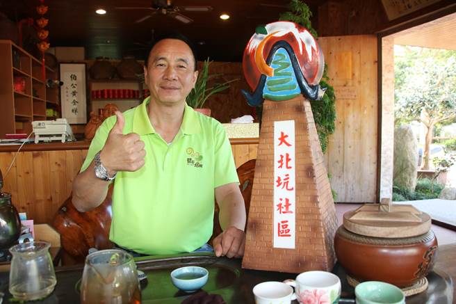 出身龙潭大北坑的江增平，在农村没落之际选择留下，为家乡开启转型之路，用文化为地方注入新生命。（黄婉婷摄）