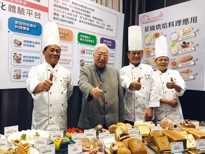 為協助台灣烘焙業更升級，南僑集團會長陳飛龍（左二）表示，將正式對客戶提出「烘焙料理化」提案，將台灣膳食技術融入在烘焙裡，希望讓產業有新面貌。圖／劉馥瑜