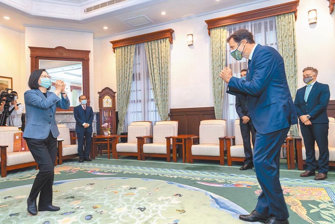 蔡英文總統7日接見澳洲駐台代表高戈銳，強調澳洲是台灣的好朋友，會盡其所能給予支持。（總統府提供）