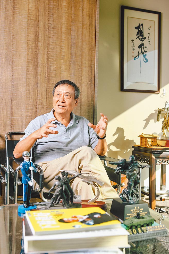 李岗说，将仇恨放下很难，对日本人来说，更是难以想像，「曾听日本人说，日本人被打败的不是那两颗原子弹，而是蒋介石那场演讲。」本被指示不得在战后继续从事军事活动的白团，就此抱持感念心情，冒险来台，投入反攻大陆计画。（邓博仁摄）