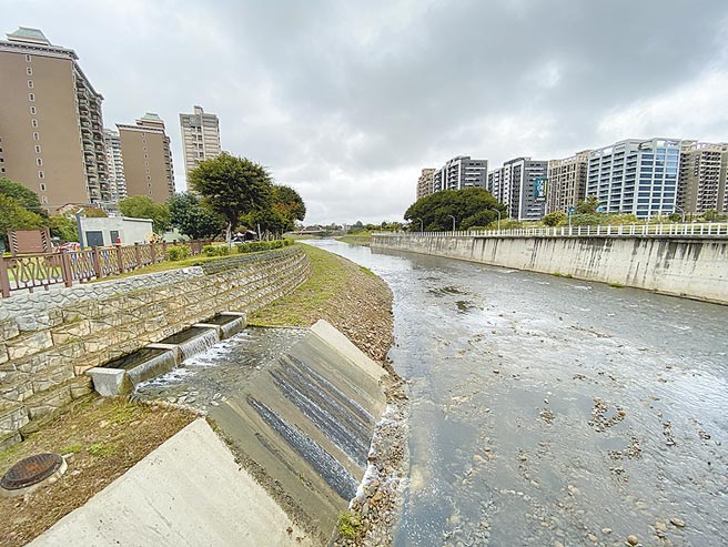 南崁溪水汴头水质净化现地处理工程7日竣工，每日可处理3000吨污水，污染削减率达75％。（蔡依珍摄）