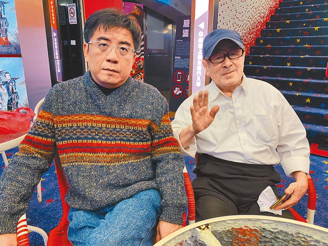 《卡卡囌卡卡衝》导演朱凤岗（右）、制片谢明宏昨为所有参与该片的剧组学生感到万分不舍。（陈育贤摄）