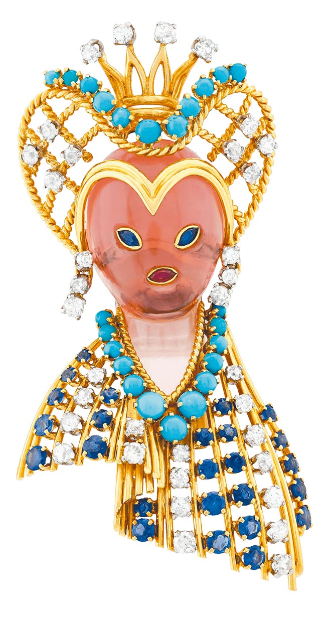 梵克雅宝Heritage典藏系列1959年的Queen's head胸针，蓝宝石、红宝石、粉红石英、绿松石、钻石，151万元。（Van Cleef & Arpels提供）