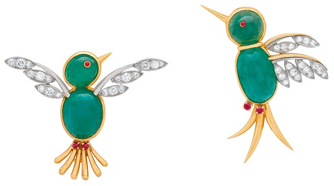 梵克雅宝Heritage典藏系列1950年的Pic Vert胸针，2颗重10.51克拉的祖母绿，360万元。（Van Cleef & Arpels提供）