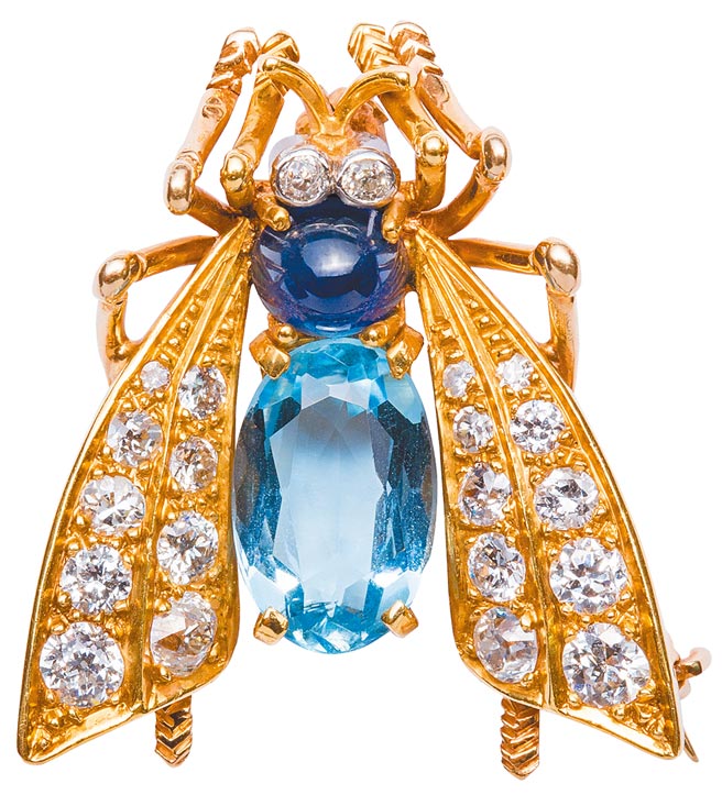 梵克雅宝Heritage典藏系列1958年的Bee胸针，蓝宝石、海水蓝宝、钻石，67万5000元。（Van Cleef & Arpels提供）