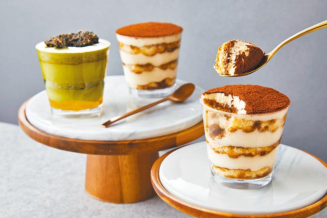 板橋大遠百最強甜點展「綠皮開心果工坊-杯裝提拉米蘇系列」，每份150元，買4送1。（遠百提供）