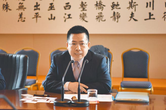 中国国际问题研究院常务副院长阮宗泽认为中美要和平共处，就需要两种制度和平共存。（中新社资料照片）