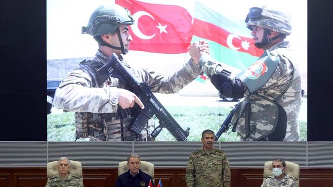 土耳其军与亚塞拜然因这场胜利的战争而关系更密切。​(图/亚塞拜然陆军)
