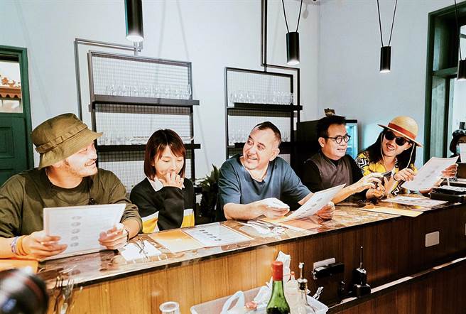 开着餐车交朋友制作团队造访知事官邸生活馆。（好市邸家市集提供）