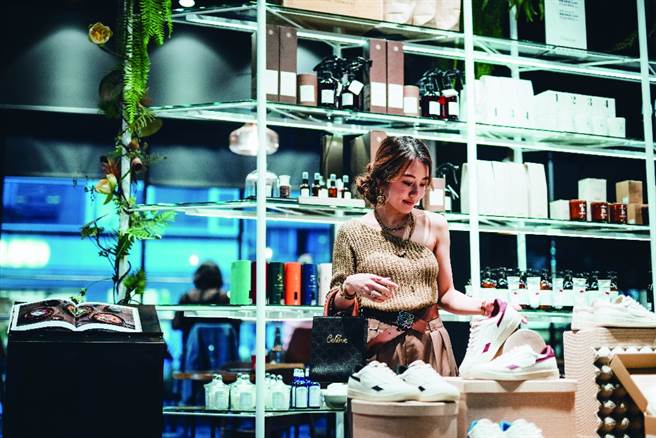Machiko 對於購物有自己的一套心得，尤其喜歡開發帶有主理人個性的生活風格小店。（圖／張晋瑞攝）