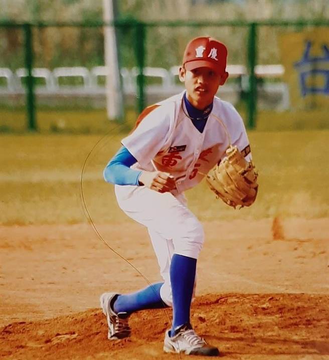 张奕重庆国中时的照片。（刘明光提供）