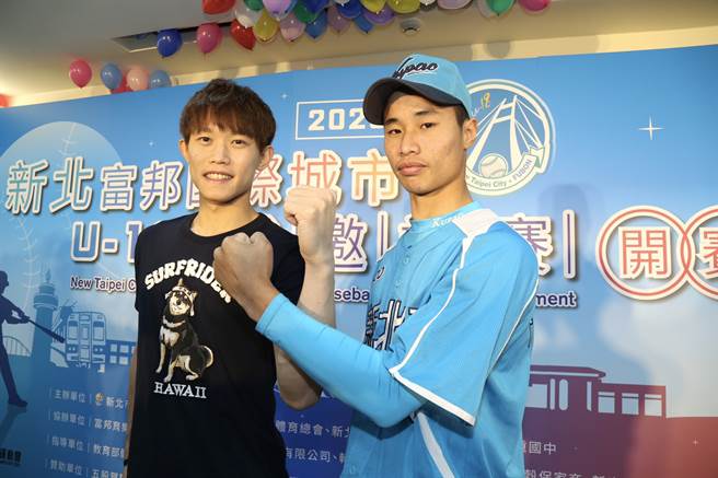 旅日投手陈冠宇以及谷保家商学弟林昱珉。（大会提供）