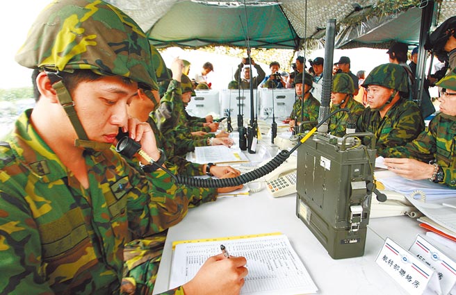 美方昨宣布「野战资讯通信系统」军售案，军中称为「陆军战术区域通信系统」，简称「陆区系统」。图为我军事演习，雷达、航管、战情，后勤等的指挥中心。（本报资料照片）