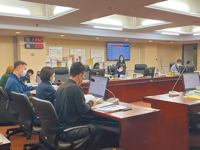 台北市政府规画在美国在台协会（AIT）旧址改建为「音乐与图书中心」，但预算却一路暴增到81亿，8日委员会仍暂搁预算。（游念育摄）