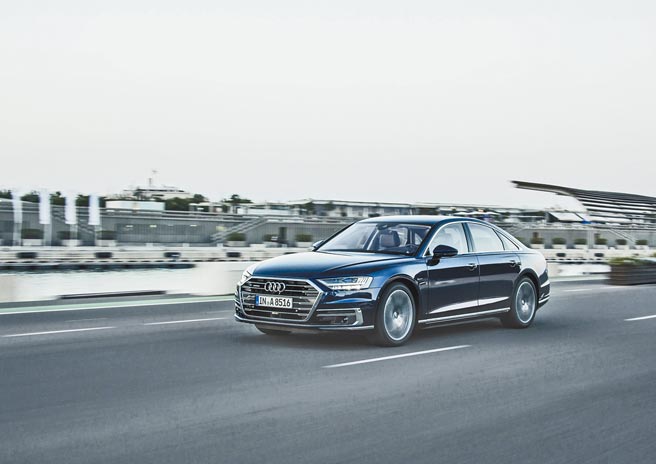 Audi A8 55 TFSI quattroAudi A8 55 TFSI quattro汽油短轴版加入2021年产品阵容，并同步升级价值35万元的安全与豪华配备，售价429万元起。（台湾奥迪提供）