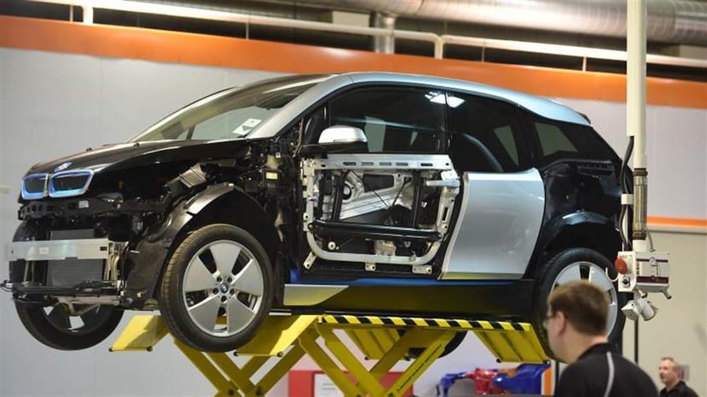 英國汽車協會警告：僅 5％ 技師會修電動車，後勤能量跟不上電動車增長腳步