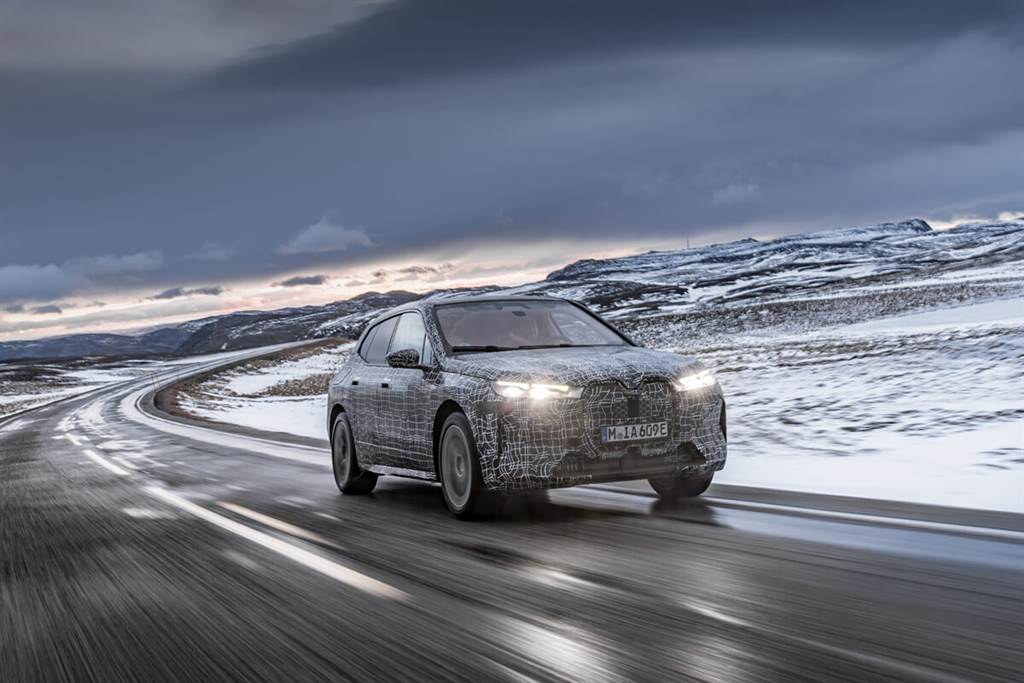 BMW iX開始進行最終的冬季測試
