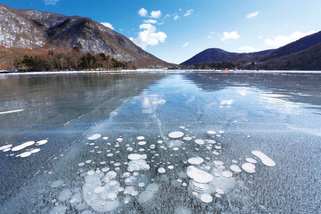 冬季時限定的冰泡（Ice Bubble）美景，非常值得一看。(圖/前橋市觀光振興課提供)