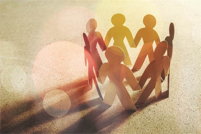 《人类使用说明书》或许可以帮助那些「以为自己懂人类的人」换个视角看世界。(示意图/shutterstock)

