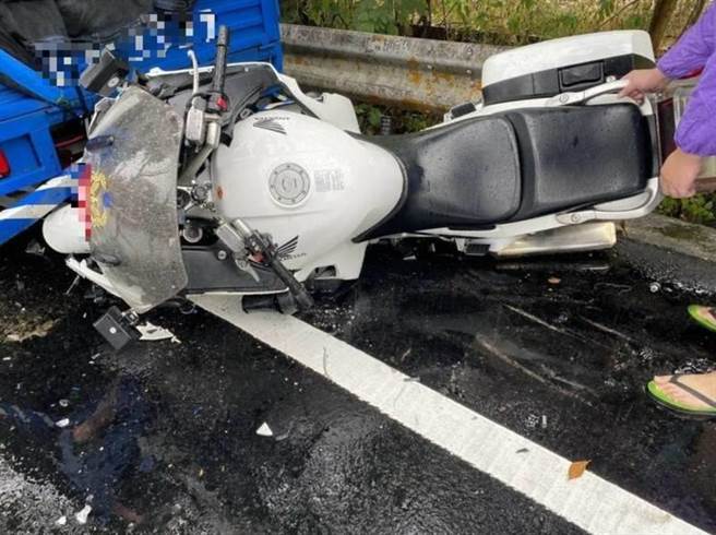 有网友质疑台16线水里乡路面进行沥青活化剂效能测试才酿成车祸；公路总局信义工务段驳斥该传言。（民眾提供／黄立杰南投传真）