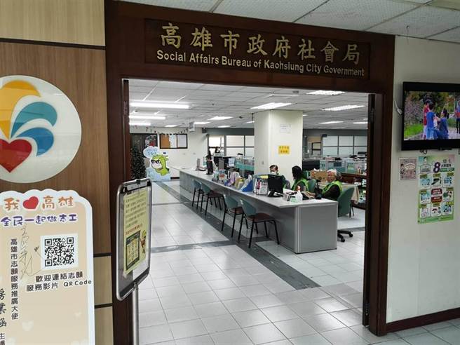 高雄市社会局为避免躲藏高雄12年的母女受干扰，9日晚间已协助她们搬离租屋处。（林雅惠摄）
