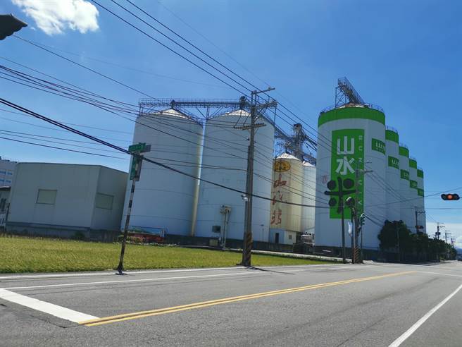 苑里知名「山水米」泉顺公司被控诈骗案，苗栗地院10日下午判决泉顺公司及负责人李东朝等无罪。（谢明俊摄）