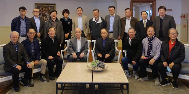 海基会10日举行台商财经法律顾问会议共15位顾问出席。（海基会提供）