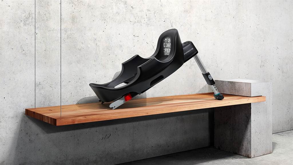 Porsche推出新一代i-Size兒童安全座椅
