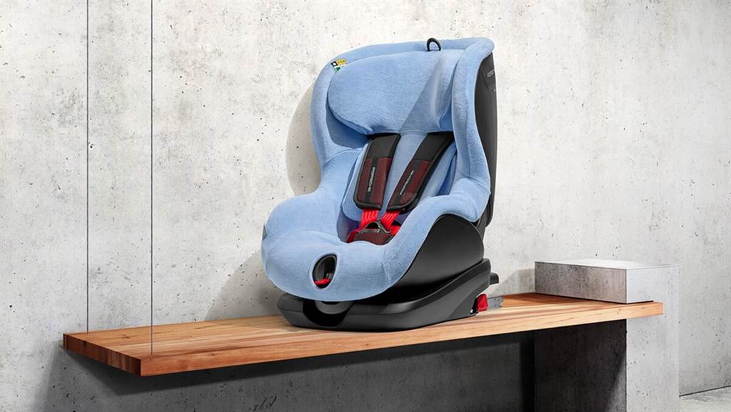 Porsche推出新一代i-Size兒童安全座椅
