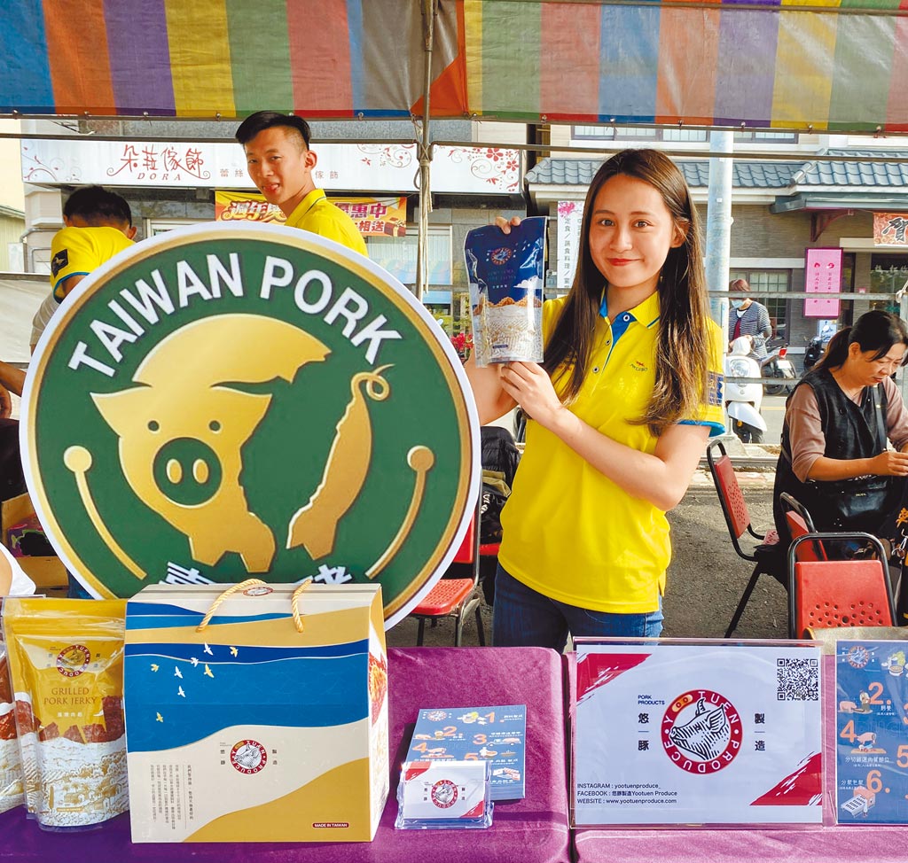 南投縣養豬協會10日舉辦「台灣豬標章」推廣活動，帶民眾認識國產豬肉產地標章。（黃立杰攝）