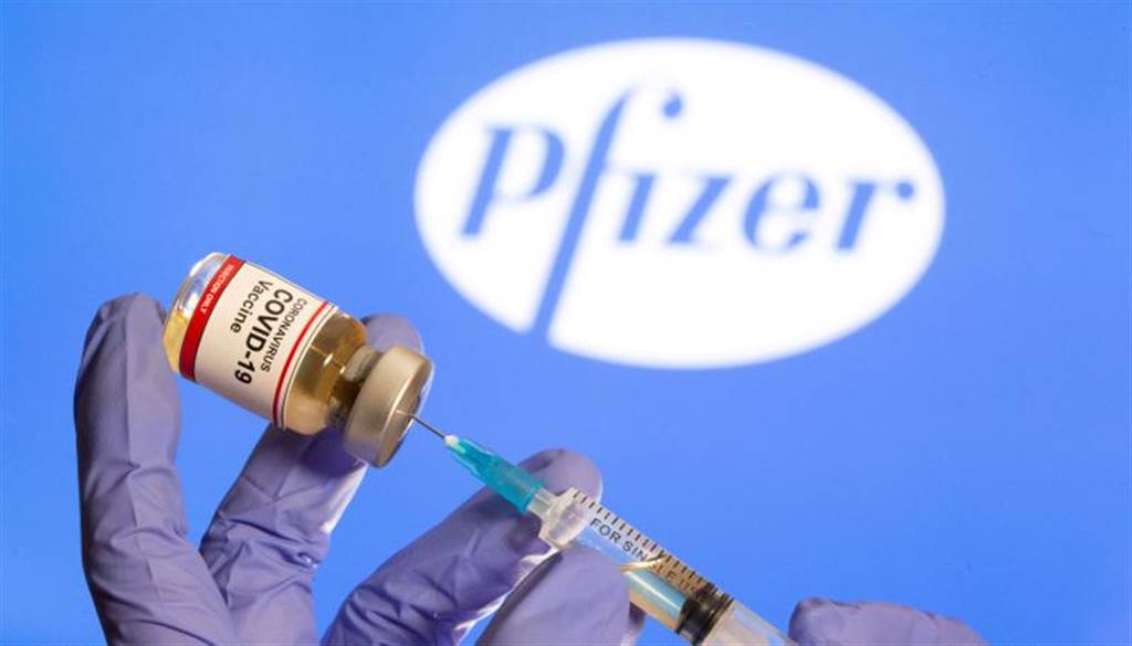 在白宮施壓下，美國食品藥品監督管理局趕在11日前批准由美國藥廠輝瑞與德國BioNTech聯手開發的新冠疫苗緊急使用。圖為輝瑞疫苗。（路透社）
