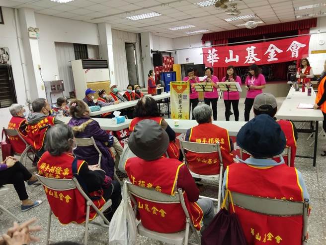 华山基隆仁爱站16周年  守护老宝贝最用心！  （华山基金会提供／吴康玮基隆传真）