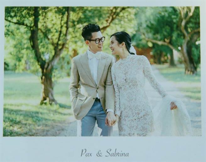 The wedding photos of Xu Tingyu (right) and Wu Baijia are quite beautiful.  (Photo by Geng Hao Nian)