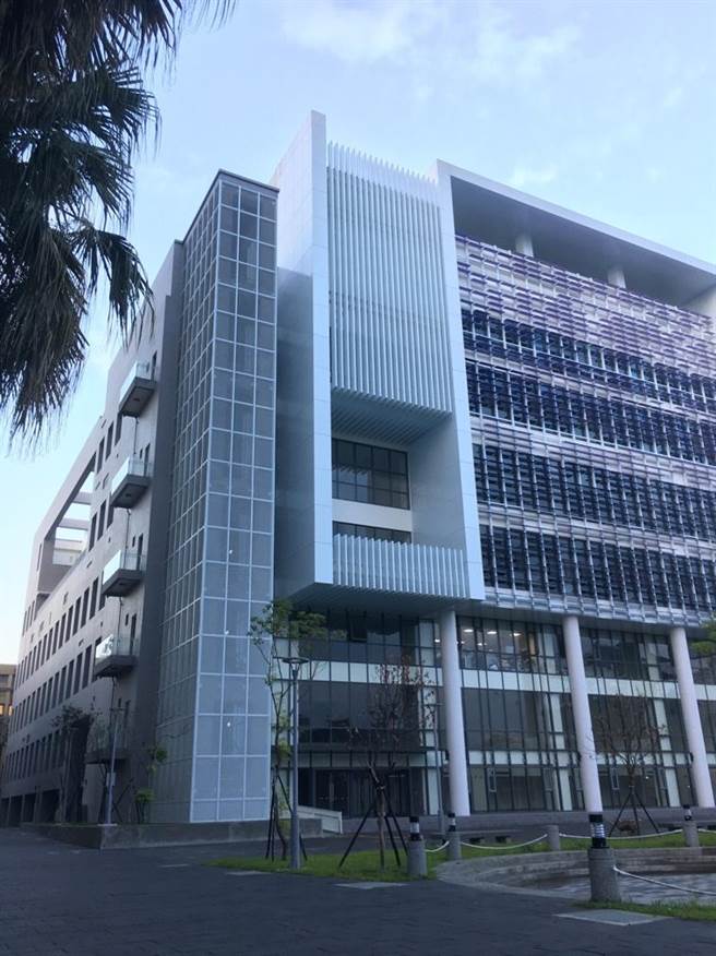 图／臺艺大多功能活动中心外观。（实习记者余品晔摄）
