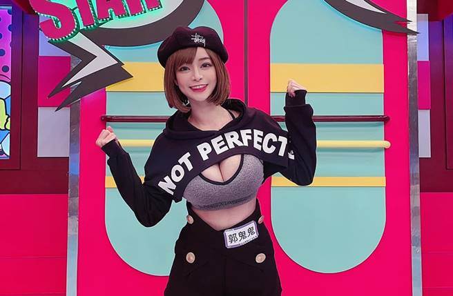 网红郭鬼鬼以甜美外型、火辣身材拥高人气，在IG累积50万人追踪关注。（图／取材自Angela ‧ 郭鬼鬼脸书）