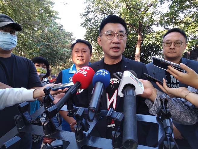 江启臣说，如果蔡英文这么在乎国家整体利益，为何去年民进党的冻结案，就不出来讲国家整体利益，为何今年的预算，却要拿国家整体利益攻击在野党。（林雅惠摄）