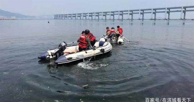 6月18日，辽寧兴海湾跨海大桥一家三口跳海自杀的事情，传遍整个大陆。（图／翻摄自网易新闻）