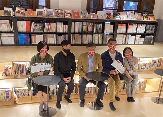 台北市长柯文哲13日亲自走读松山文创园区，体验台北文青的一日生活。（游念育摄）