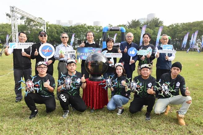 在经济部技术处科技专案支持下，工研院携手仁宝电脑、国内竞技无人机龙头业者－飞竞斗士联赛、台湾云端物联网产业协会无人载具SIG及台湾区电机电子工业同业公会（TEEMA），台湾无人机产业联盟共同13日举办5G MR竞技无人机大赛。（工研院提供／庄旻静新竹传真）