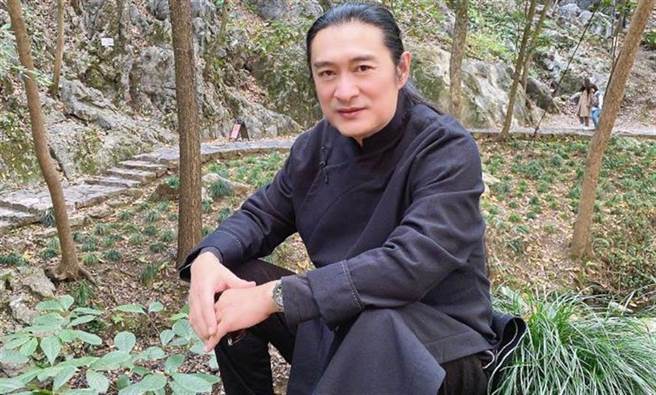 黄安自爆大学四年过去。(图／黄安微博)