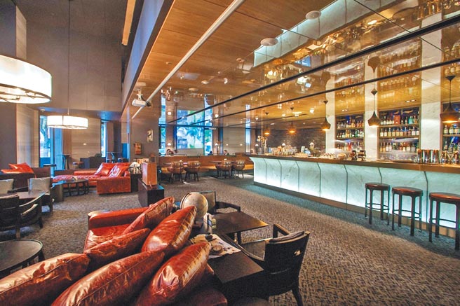 URBAN331威士忌酒吧，以慕轩门牌号码331为名，营造纽约上东城不凡的气度与奢华氛围。（慕轩饭店提供）