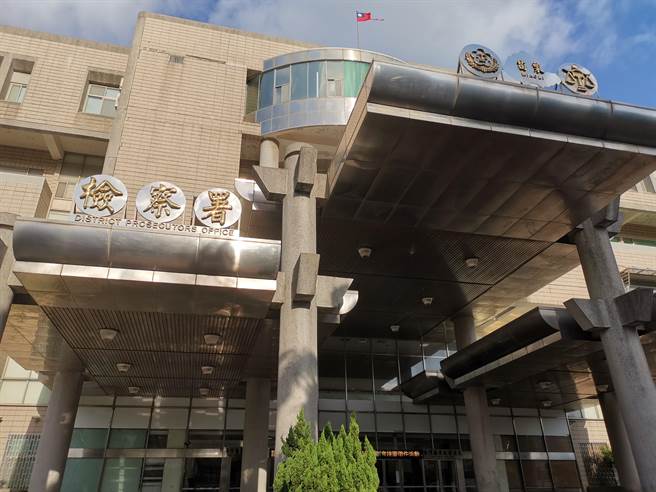 苗栗地检署指挥苗栗县警局妇幼队逮获涉嫌性侵13岁女童的李姓嫌犯，声押获准。（谢明俊摄）