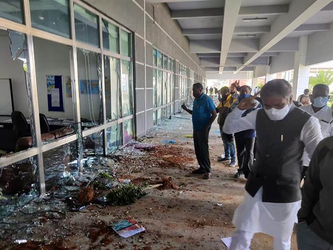 纬创印度戈拉尔厂暴动后一片狼藉。(取自卡纳塔卡邦议员Sadappa Muniswamy脸书)