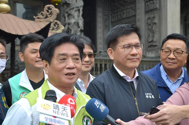 交通部长林佳龙表示，中央会全力协助台中市府，解决绿线通车问题。（记者蔡雯如摄）