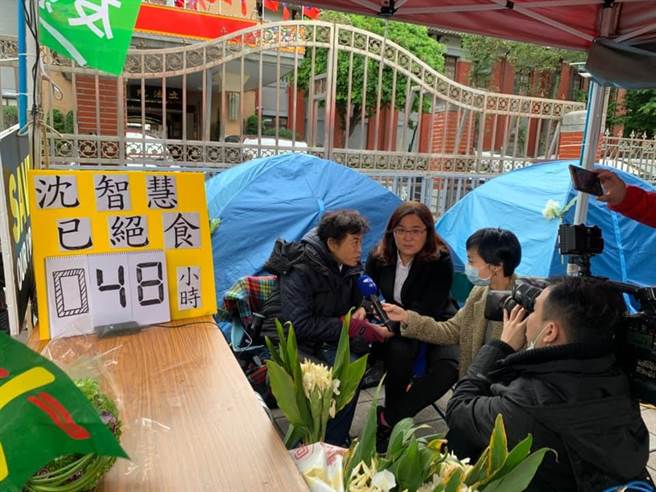 国民党中常委沈智慧已绝食48小时，国民党立委陈玉珍前去关心。（图／摘自陈玉珍脸书）