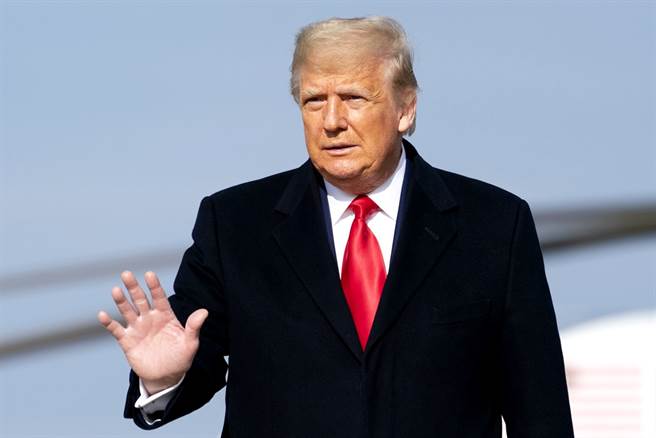 外传川普等白宫高层将优先施打新冠疫苗，不过川普稍早表态，宣布白宫官员应该延后施打疫苗，他也表示自己目前暂无计画接种疫苗。（资料照／美联社）